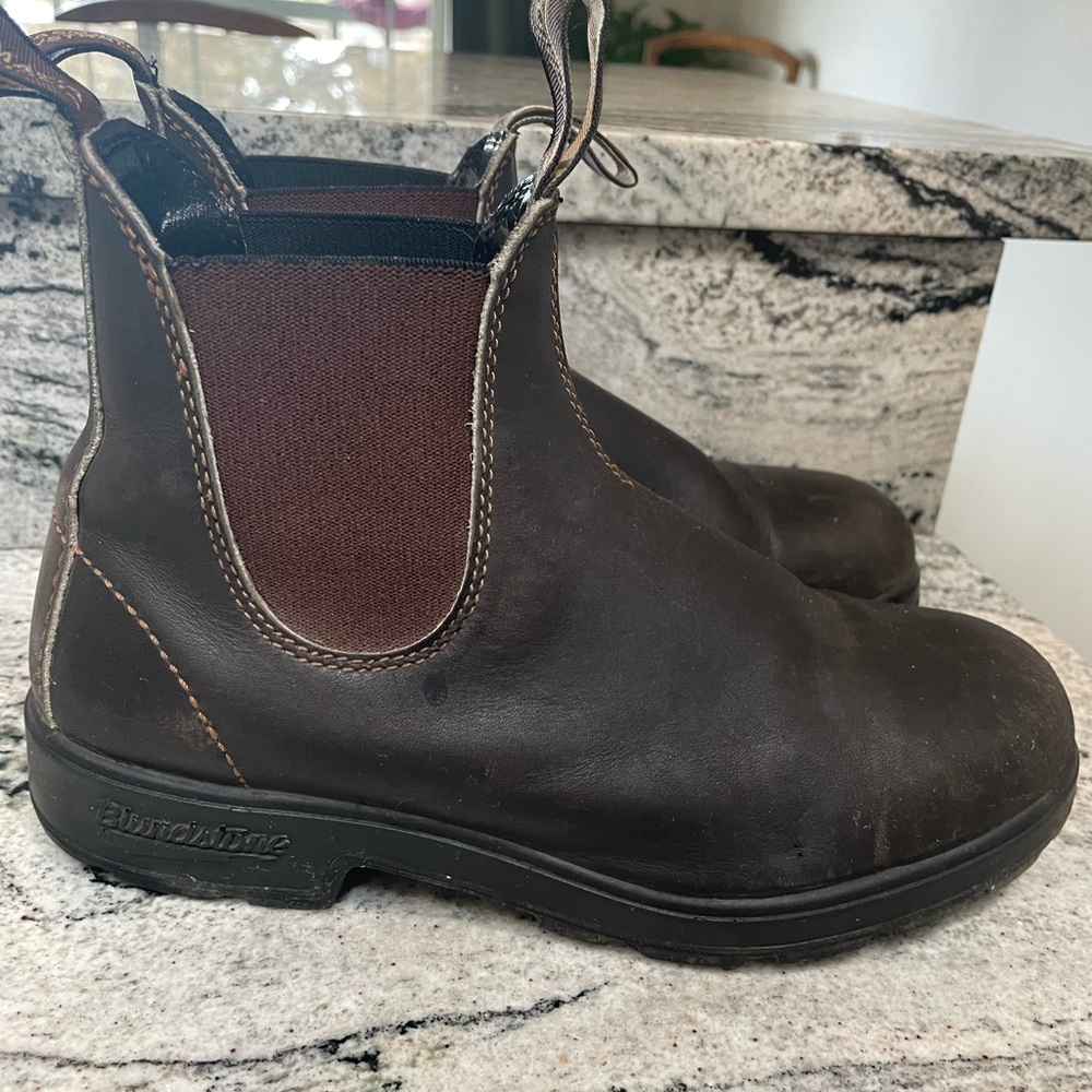 Brown Blundstones - 550 classic Chelsea - size 5.5 australia - 8.5 U.S.